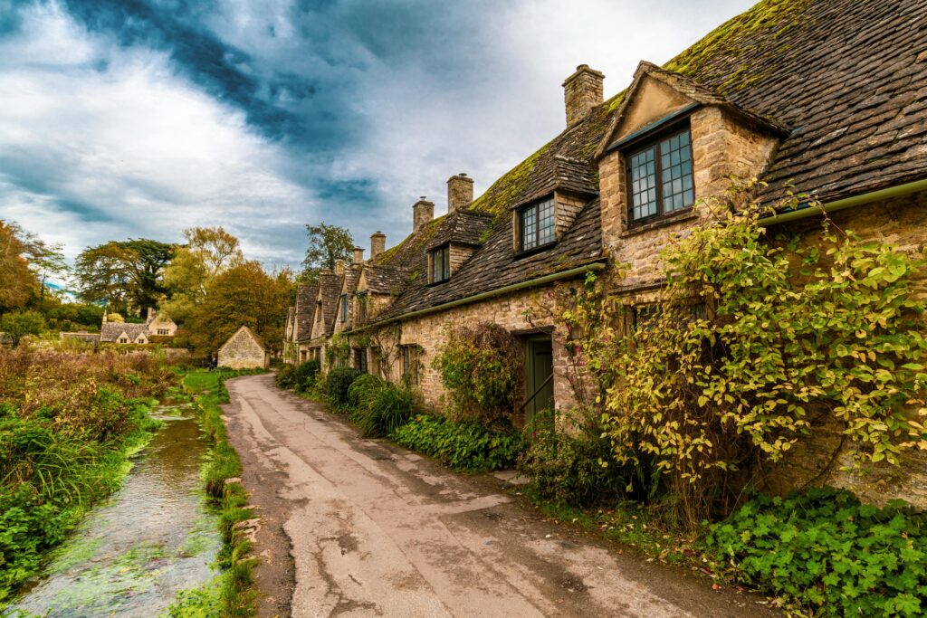 Free self-guided walking tours in the Cotswolds